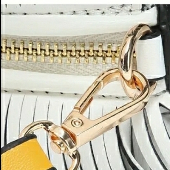 NEW! Dog Crossbody - Picture 8 of 11